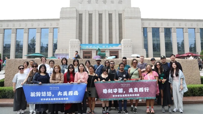 感知中国 美育西行丨美院中外学生同走一程“丝绸之路”