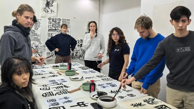 写好方块字 上好美院课丨点赞“汉语课”上的留学生